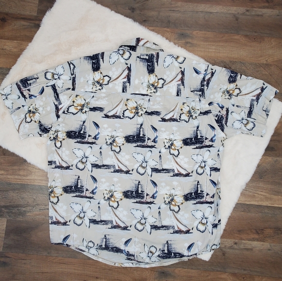 Crossings Hawaiian Button Down Size Medium - Picture 3 of 4